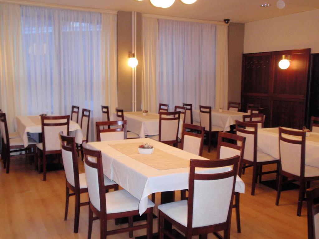 Hotel Astra Tuchlovice Luaran gambar