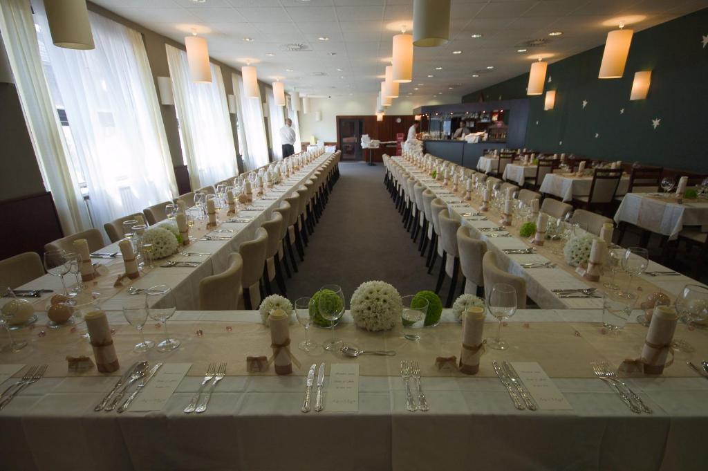 Hotel Astra Tuchlovice Luaran gambar
